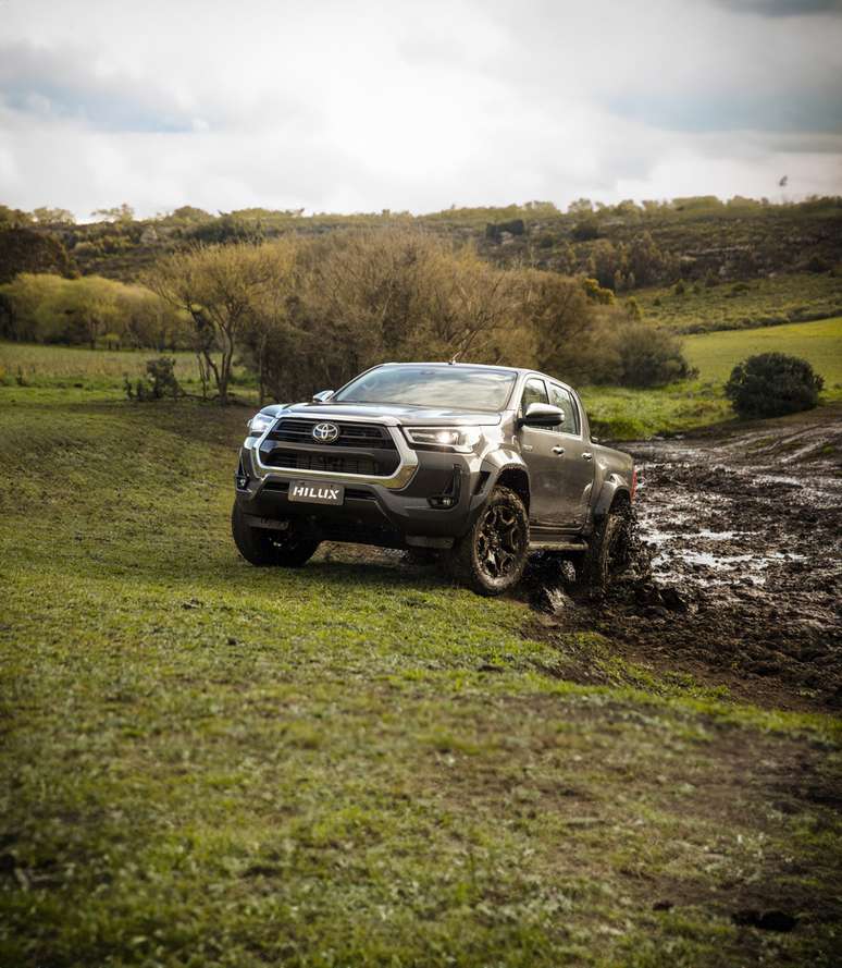 Novo Toyota Hilux SRX Plus