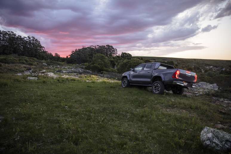 Novo Toyota Hilux SRX Plus