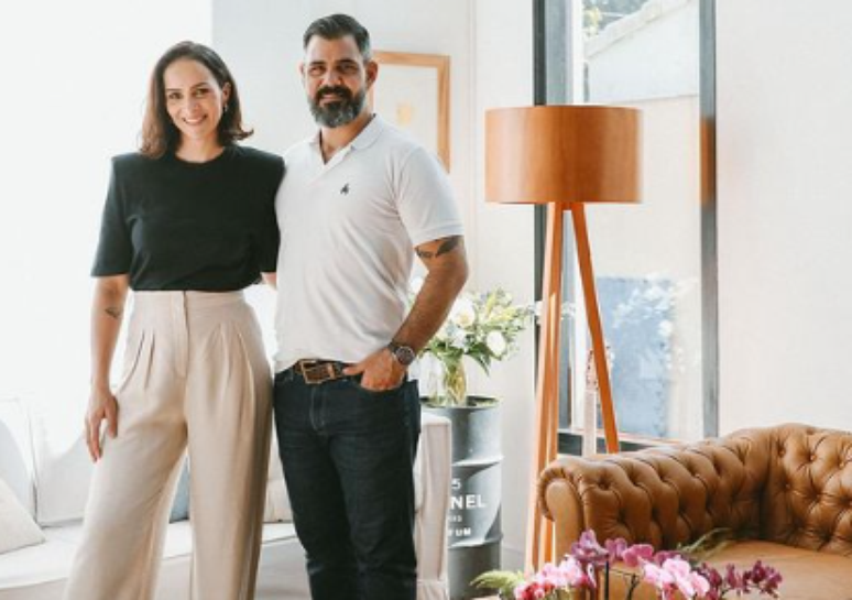 Let&iacute;cia e Juliano Cazarr&eacute; s&atilde;o pais de cinco filhos