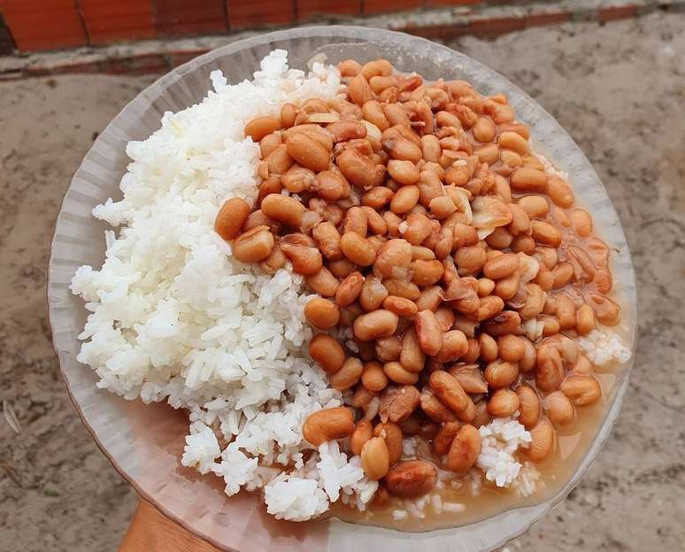 Arroz e feijão, o prato mais tradicional em todo o Brasil 