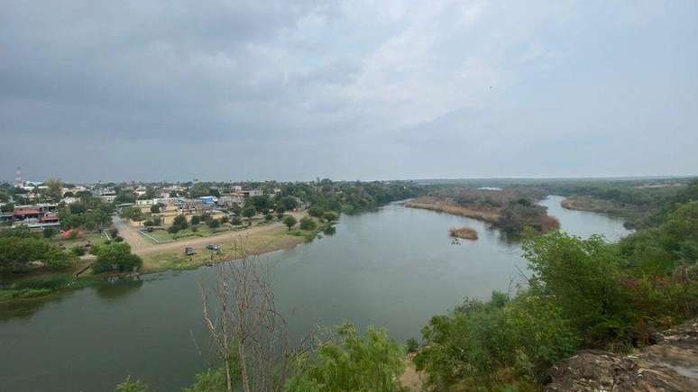 O Rio Grande visto da cidade fronteiriça de Roma, no Texas