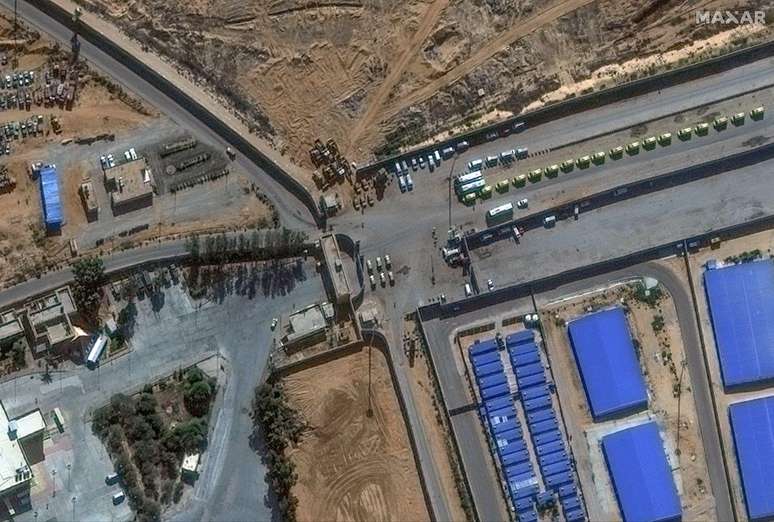 Imagem de satélite mostra a passagem de Rafah, por onde alguns estrageiros e feridos já foram liberados de Gaza