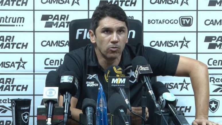 Lucio Flavio está cada vez mais pressionado no Botafogo –