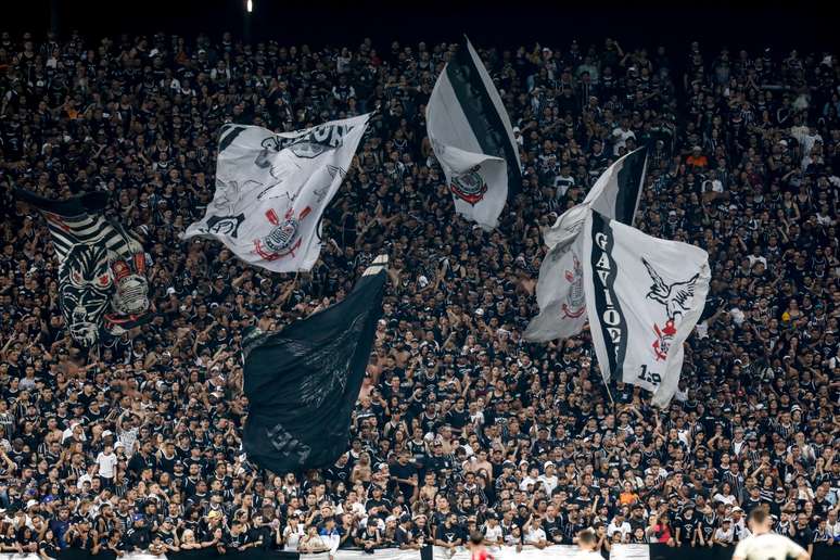 VÍDEO) A reação da torcida do Corinthians com o gol de empate