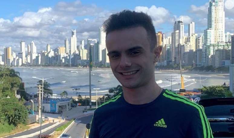 Former Globo player Guillermo Hundadze appears in photos with his girlfriend and celebrates hard after being hit by a bullet in a street brawl