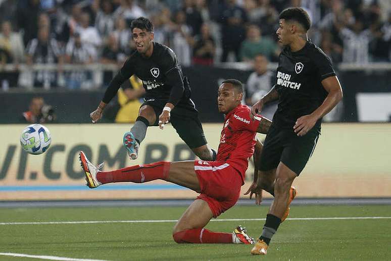 Botafogo venceu o Bragantino por 2 a 0 no primeiro turno, no Nilt&atilde;o &ndash;