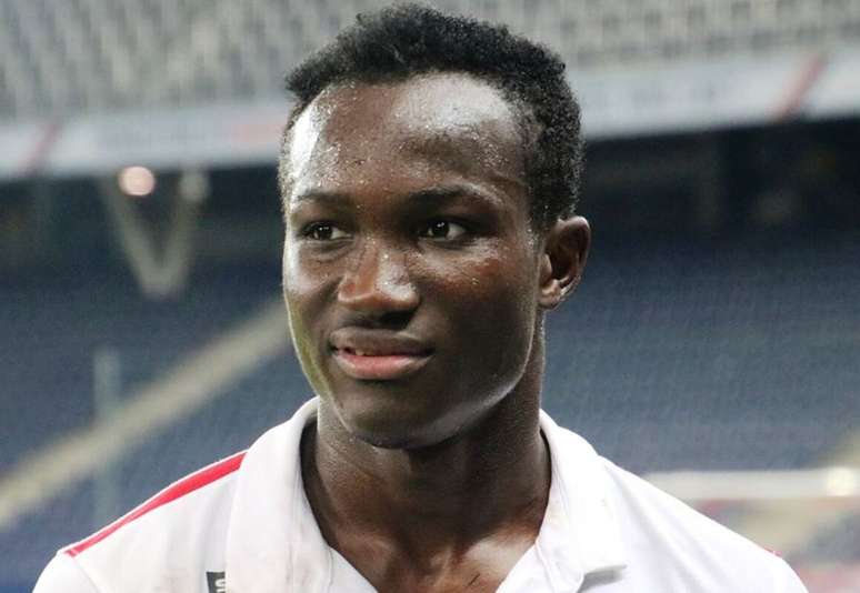 Dwamena morre em campo aos 28 anos &ndash;