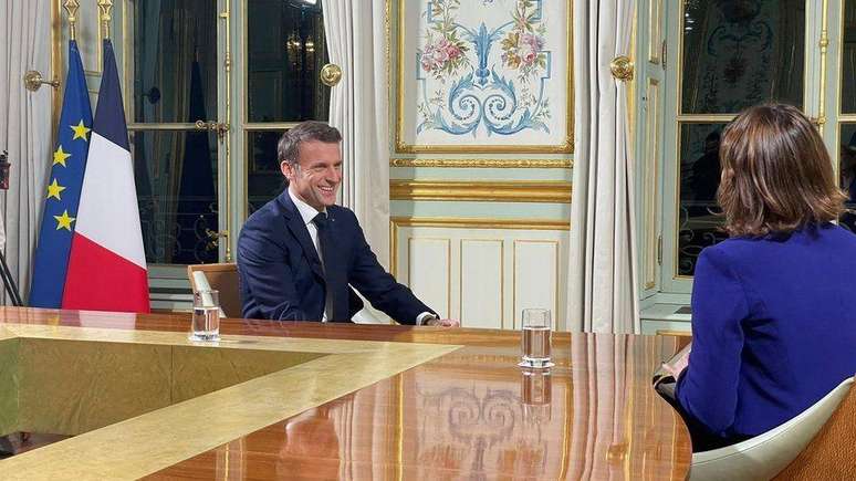 Macron conversa com rep&oacute;rter da BBC