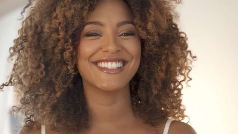 In lingerie, Sheron Menezes exudes beauty and causes a sensation on the Internet