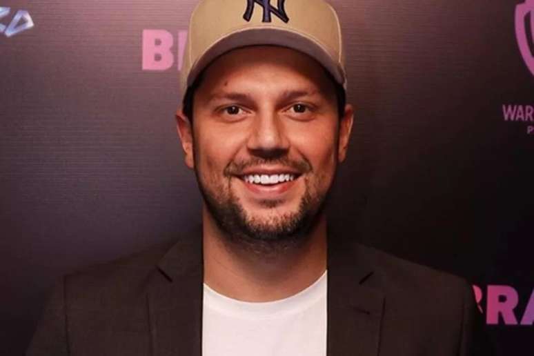 Country singer files lawsuit after paying child support for daughter who isn’t his