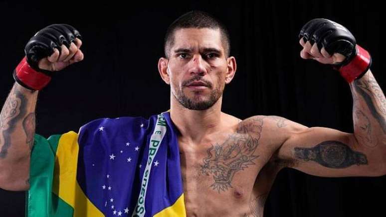 Com a vitória contra o checo, Alex Poatan agora faz parte do seleto grupo de brasileiros que conseguiram cinturões em duas categorias diferentes no UFC.