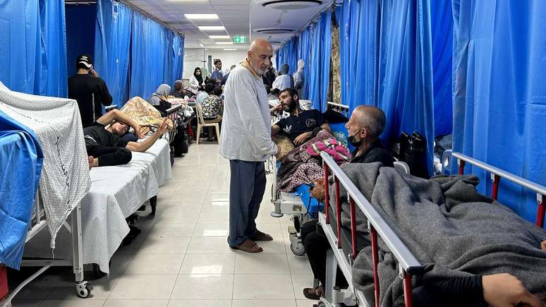 Pacientes e refugiados no hospital Al-Shifa na sexta-feira, 10 de novembro
