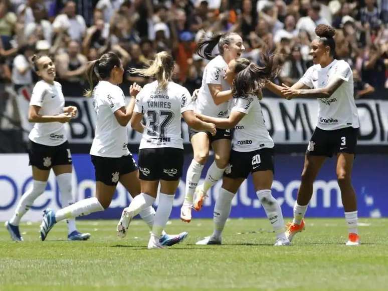 Santos marca no fim e vence São Paulo no jogo de ida da semifinal do  Paulista feminino - Gazeta Esportiva