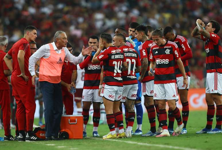 Tite lamenta chances perdidas após empate e diz, 'se tivesse