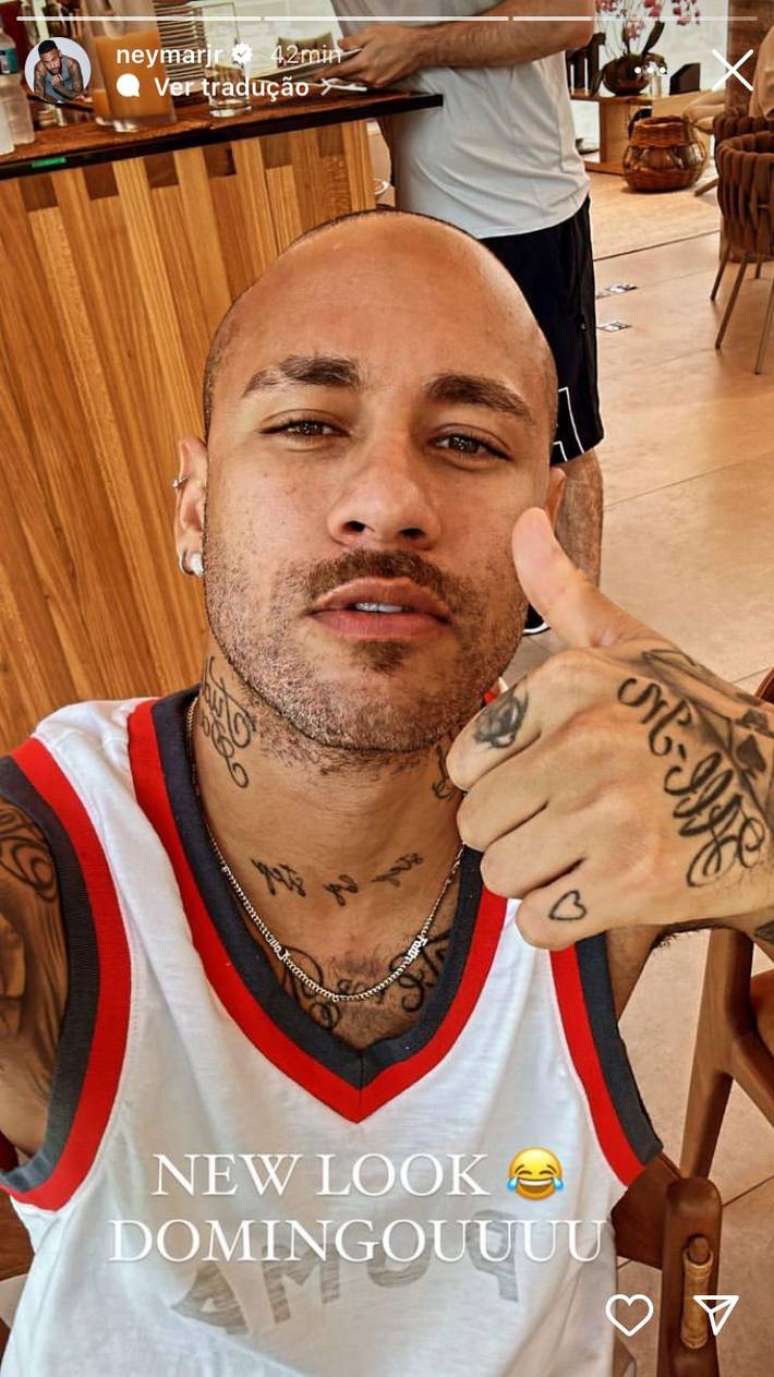 Neymar surpreende e posta foto com a cabeça raspada.