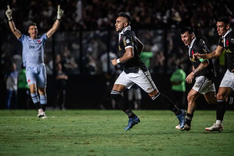 Payet marcou seu segundo gol com a camisa do Vasco 