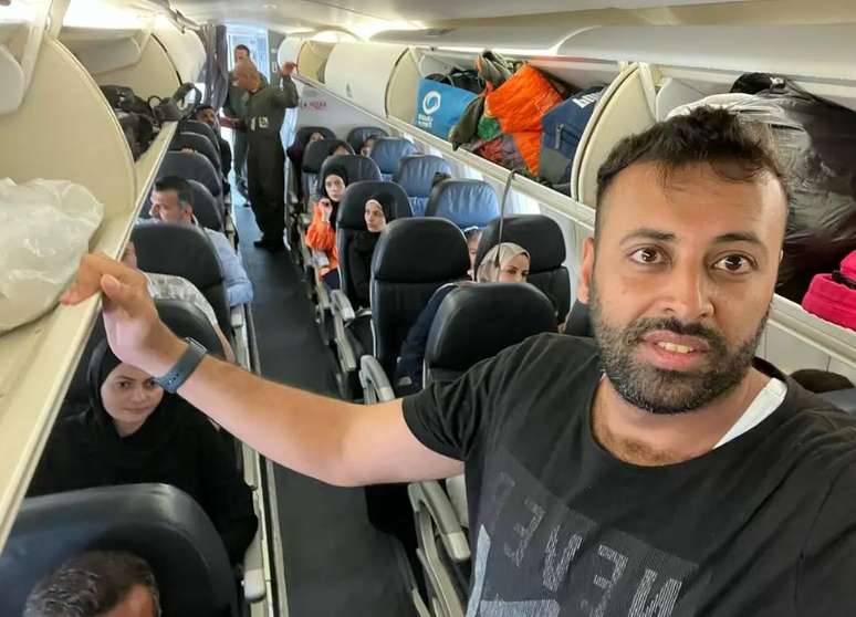 Hasan Rabee exibiu brasileiros dentro de avião