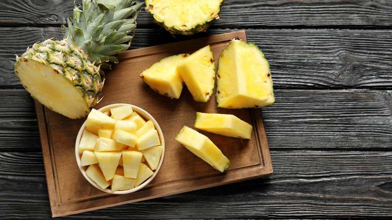 Does pineapple make you lose weight?  Discover the 8 benefits of this superfruit