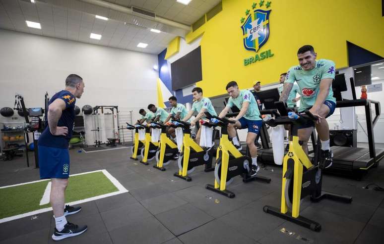 Another 13 players show up and the Brazilian team is almost complete