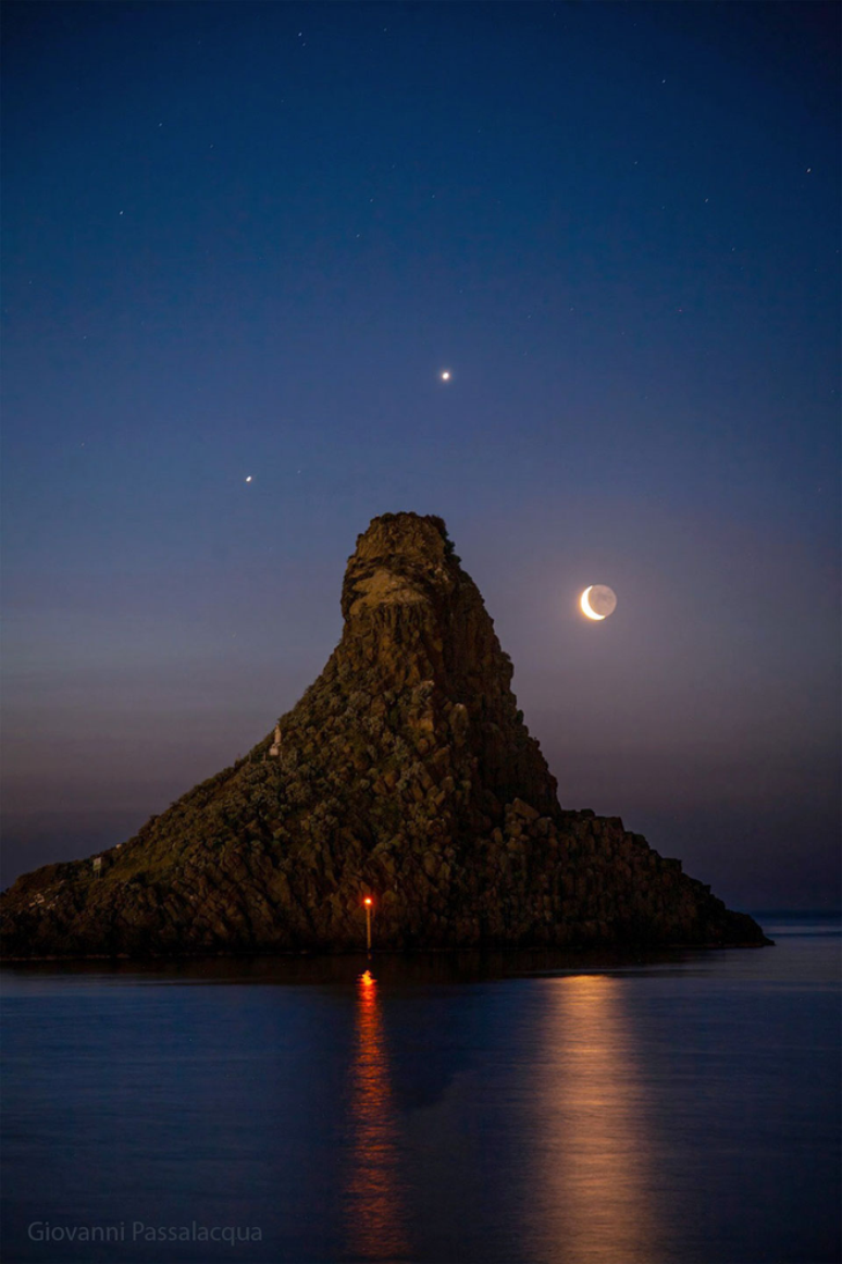 Júpiter, Vênus e a Lua fotografados em Sicília, na Itália (Imagem: Reprodução/Giovanni Passalacqua)