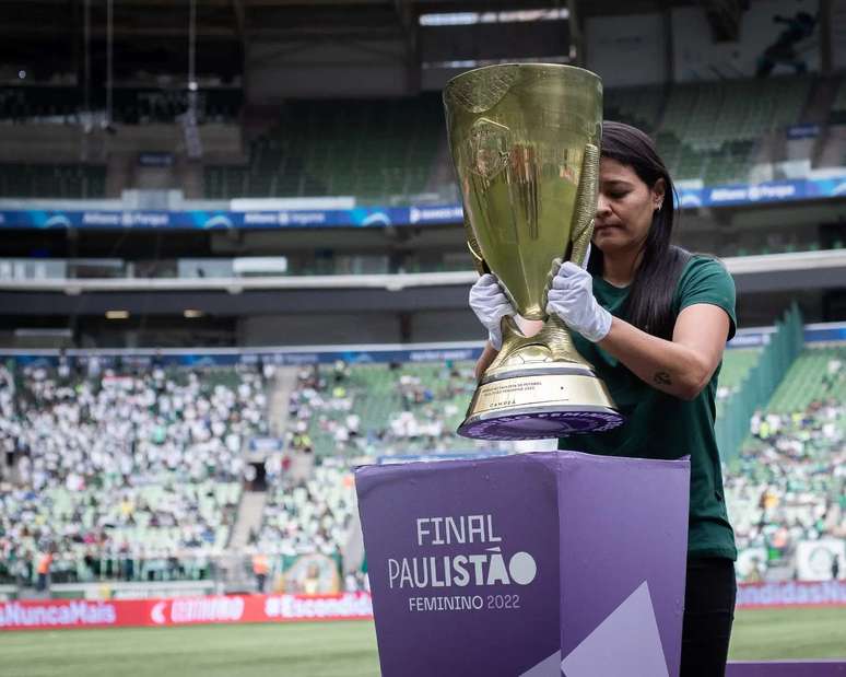 Corinthians faz 8 a 0 no Palmeiras e avança à final do Paulistão Feminino