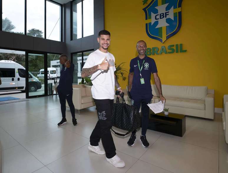 Bruno Guimarães fala sobre ausências de Neymar e Casemiro e exalta Endrick: "Talento enorme"