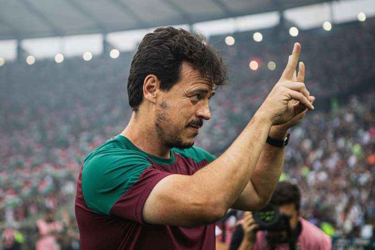 Diniz antes da bola rolar no Maracanã (FOTO: LUCAS MERÇON / FLUMINENSE F.C.)