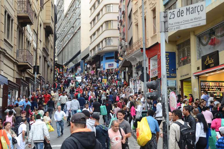 Comércio da rua 25 de Março, em São Paulo.