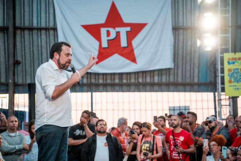 Deputado Guilherme Boulos busca se aproximar da comunidade evangélica por meio de pastores de igrejas menores