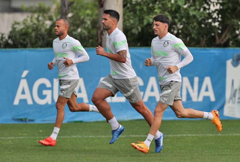 Palmeiras se reapresenta com treino técnico após classificação à