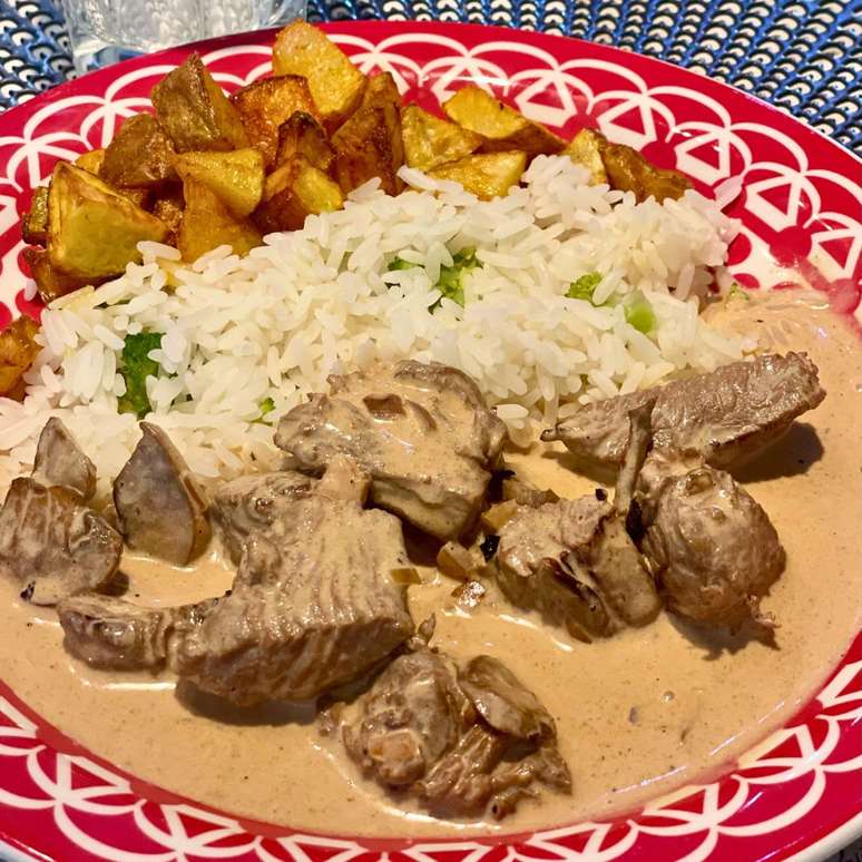 STROGONOFF DE CARNE (SEM LACTOSE)