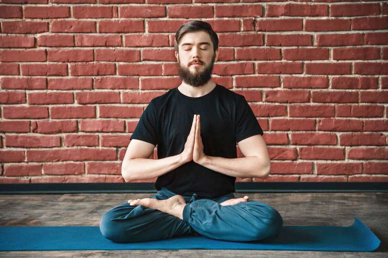 Praticar ioga aumenta a saúde dos homens