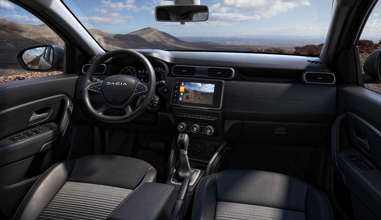 Interior do Dacia Duster europeu