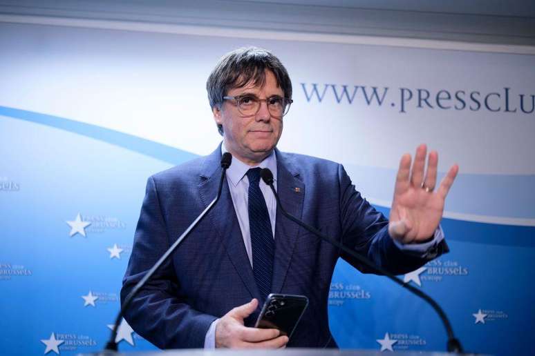 Carles Puigdemont, do Juntos pela Catalunha, na Bélgica, onde anunciou o acordo com o PSOE