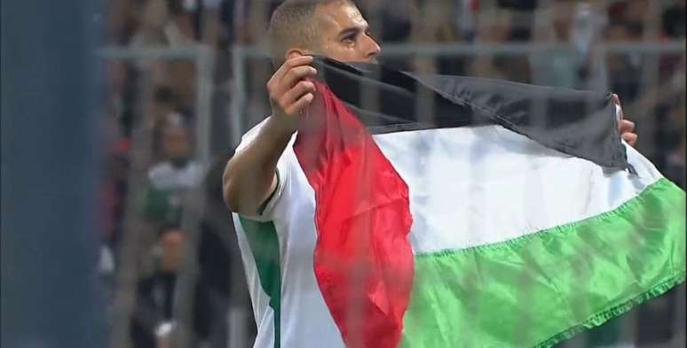 Slimani homenageia a Palestina -