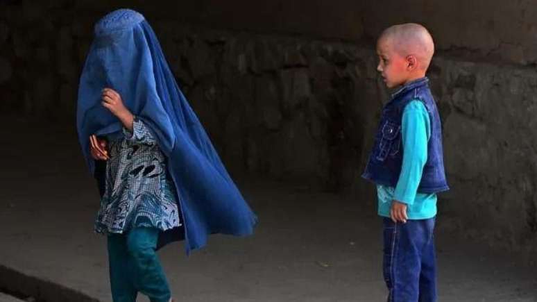 As diferenças entre a vida de um menino e de uma menina no Afeganistão são muitas vezes abismais