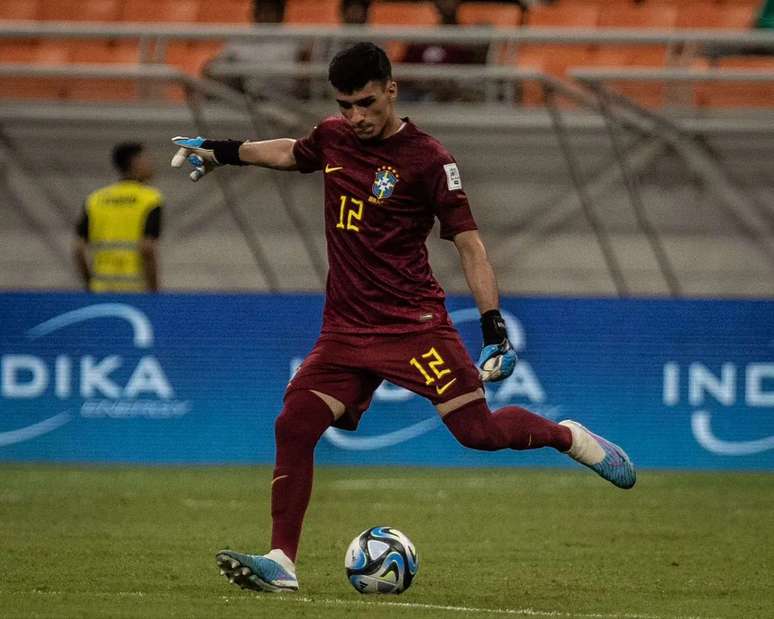 Goleiro do Corinthians é titular em goleada do Brasil contra Nova