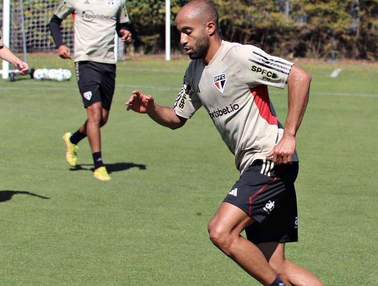 Lucas Moura vem usando período de folga para tratar lesão no São Paulo