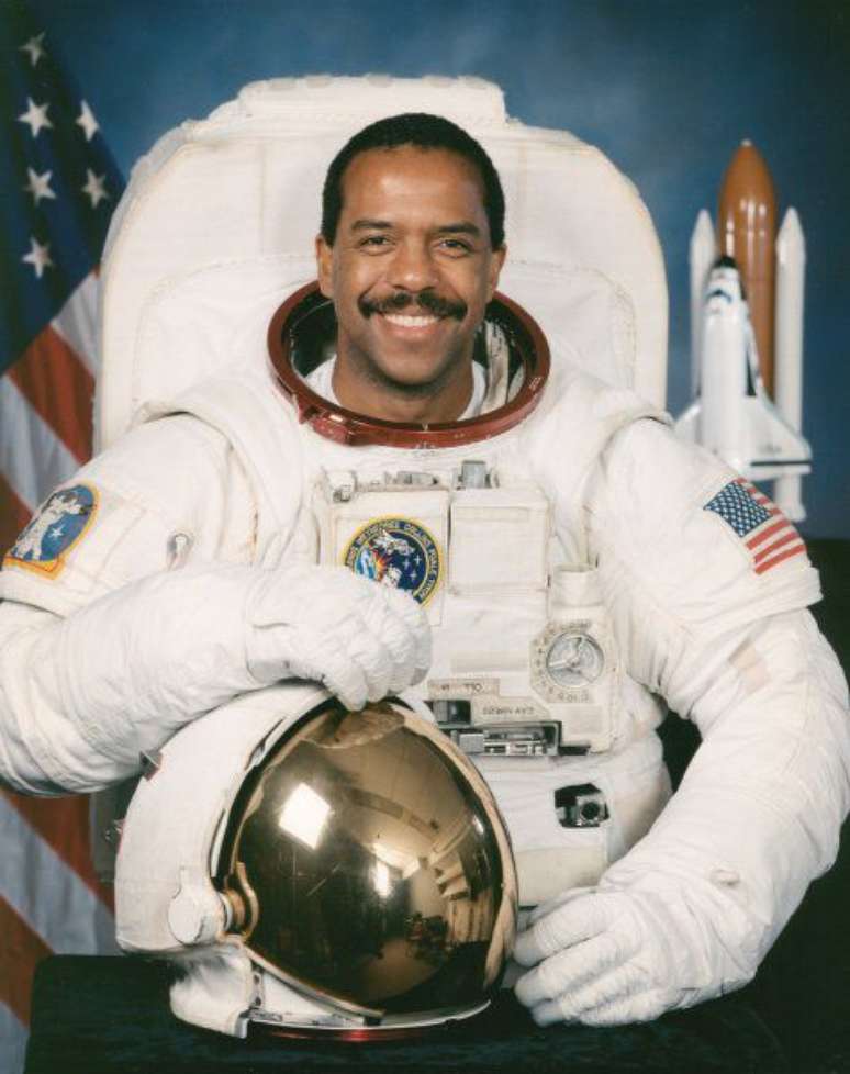 Bernard Anthony Harris Jr. foi o primeiro astronauta negro a fazer um spacewalk (Imagem: Reprodução/NASA)