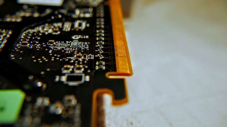 PCI-SIG batizou novos conectores PCIe 5.0 e 6.0 de CopprLink, sugerindo melhorias na liga metálica utilizada e possibilitando maior eficiência. (Imagem: Malachi Brooks|Unsplash/Reprodução)