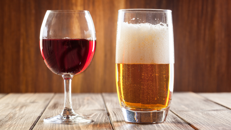 A maioria dos vinhos e cervejas não contém ingredientes de origem animal 