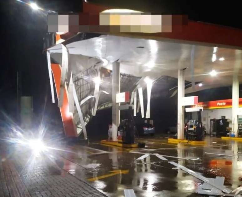 Posto de combustível destelhado em Xanxerê