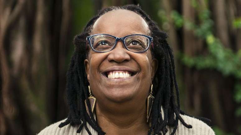 Sueli Carneiro, de 73 anos, é filósofa, escritora e ativista do movimento negro