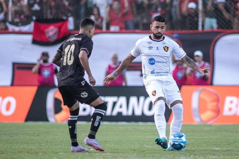 Vitória e Sport travaram duelo equilibrado no Barradão –