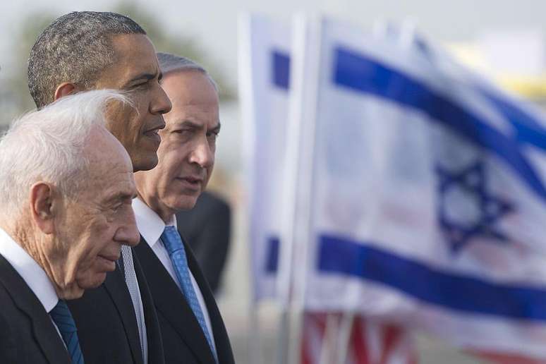 Netanyahu e o presidente israelense Shimon Peres durante a primeira visita de Barack Obama como presidente dos EUA em 2013