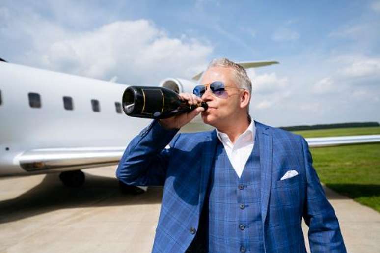 6 things to never do on a plane