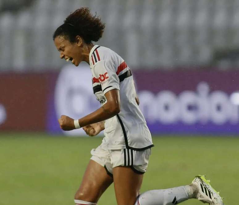 São Paulo vira sobre o Corinthians e sai em vantagem na final do Paulista  feminino