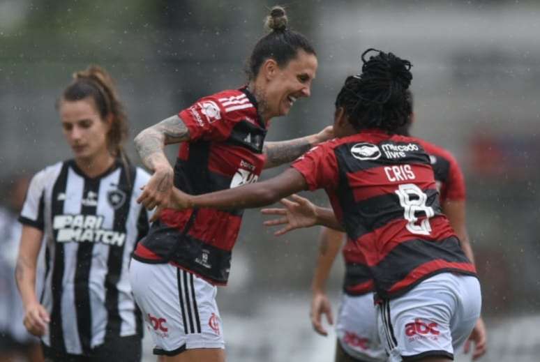 Flamengo vence o Botafogo e é campeão carioca feminino 