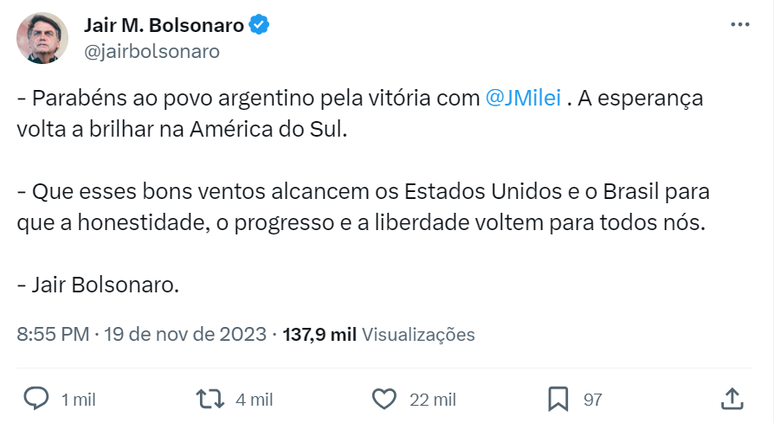 Tuíte do ex-presidente Jair Bolsonaro comemorando a vitória de Milei