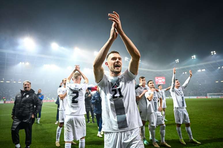 Um empate diante do Cazaquistão já bastaria para a Eslovênia, mas a seleção conseguiu a vitória (Foto de JURE MAKOVEC / AFP via Imagens Getty)
